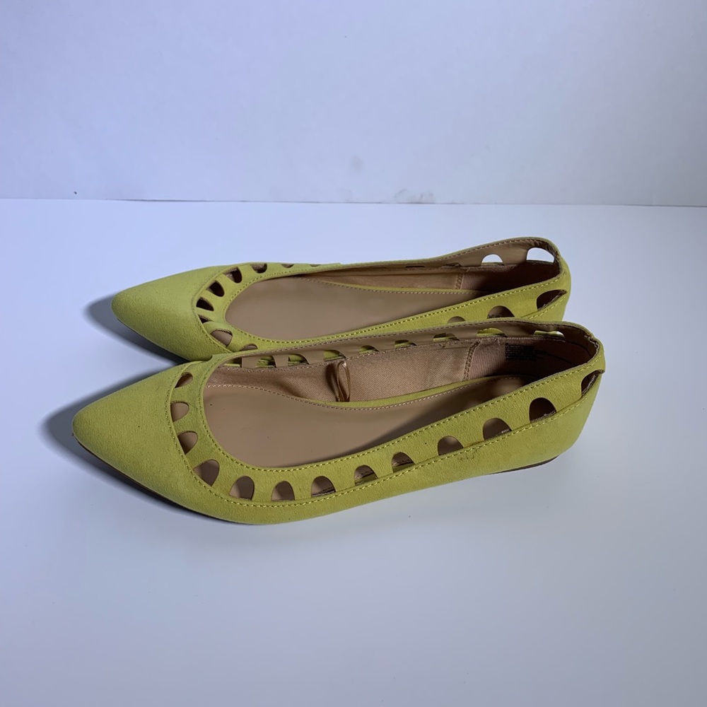 Women’s size 10 stylish yellow express flats